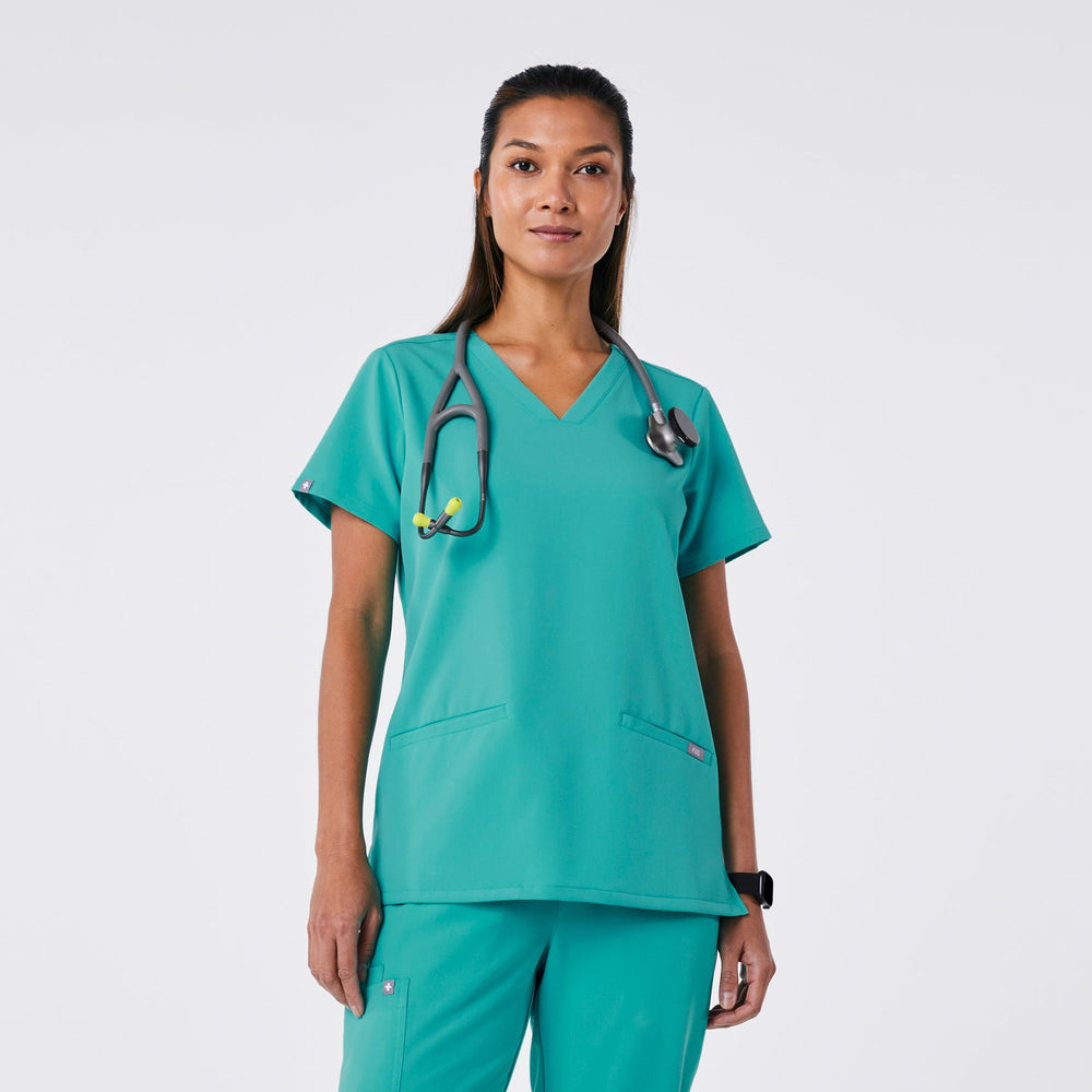 women's Oasis Casma - Three-Pocket Scrub Top‚Ñ¢