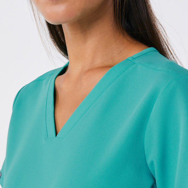 women's Oasis Casma - Three-Pocket Scrub Top‚Ñ¢