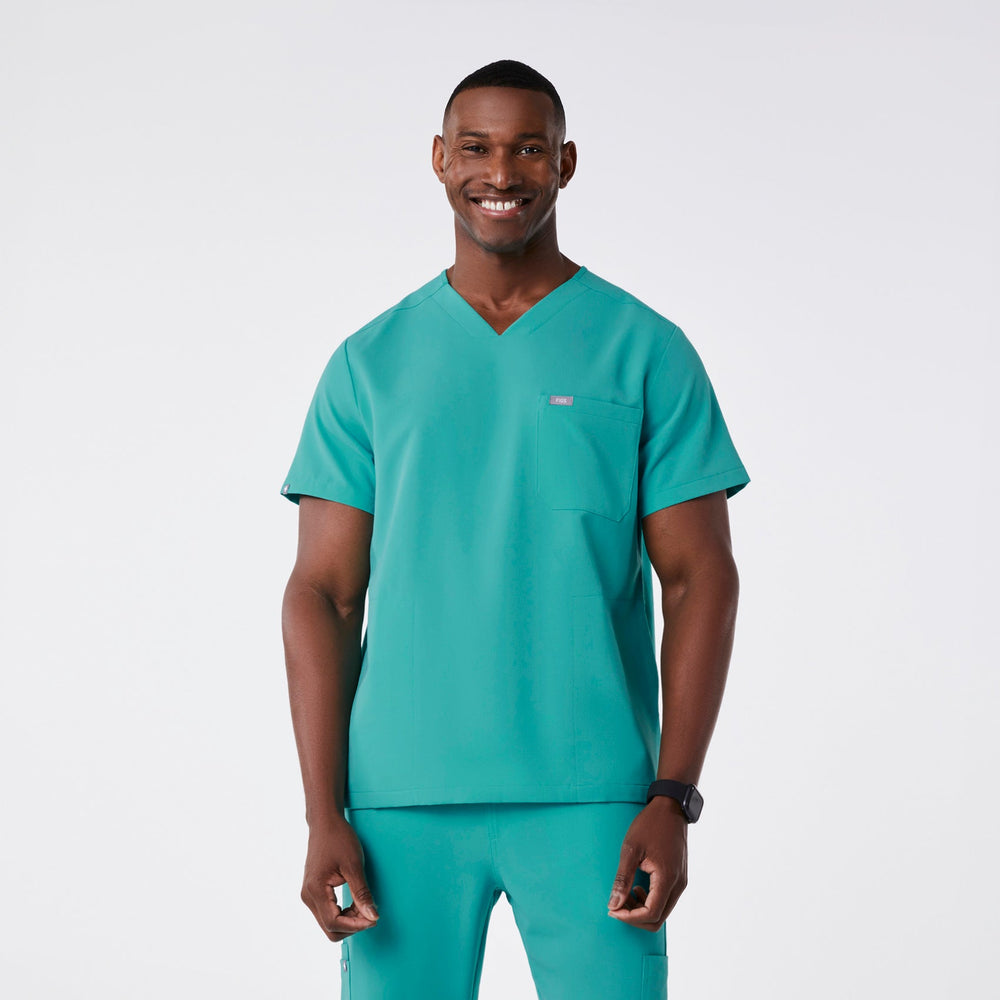 men's Oasis Chisec - Three-Pocket Scrub Top‚Ñ¢