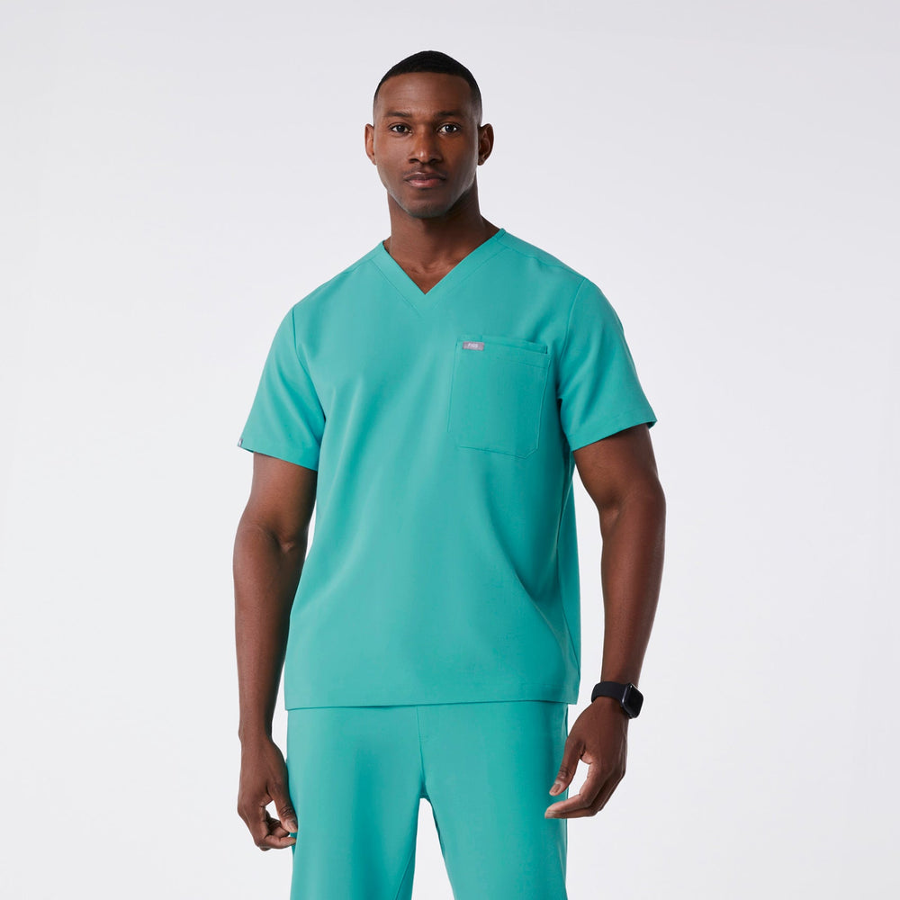 men's Oasis Leon - Three-Pocket Scrub Top‚Ñ¢