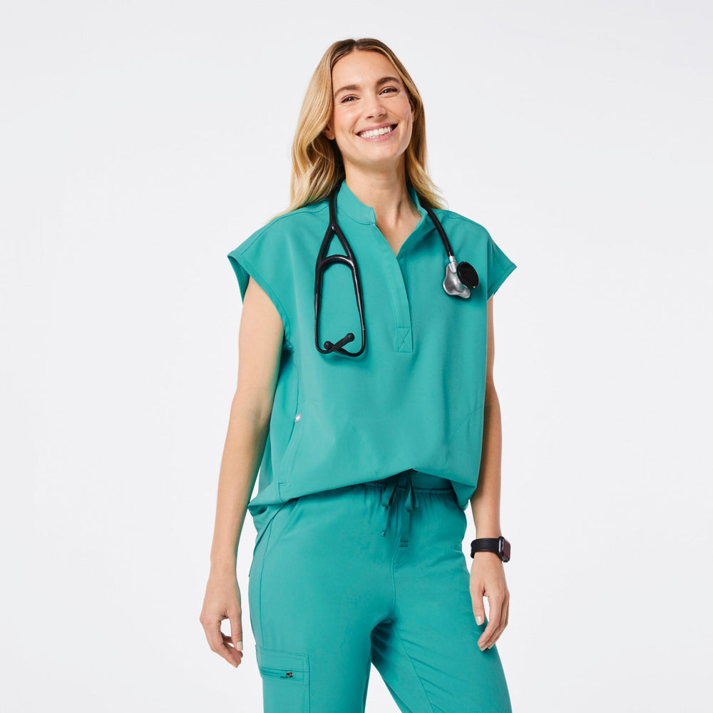 women's Oasis Rafaela - Oversized Scrub Top‚Ñ¢