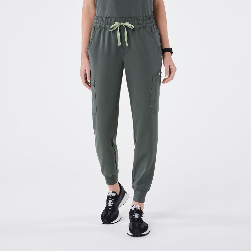 women's Bonsai Uman Relaxed - Petite Jogger Scrub Pant