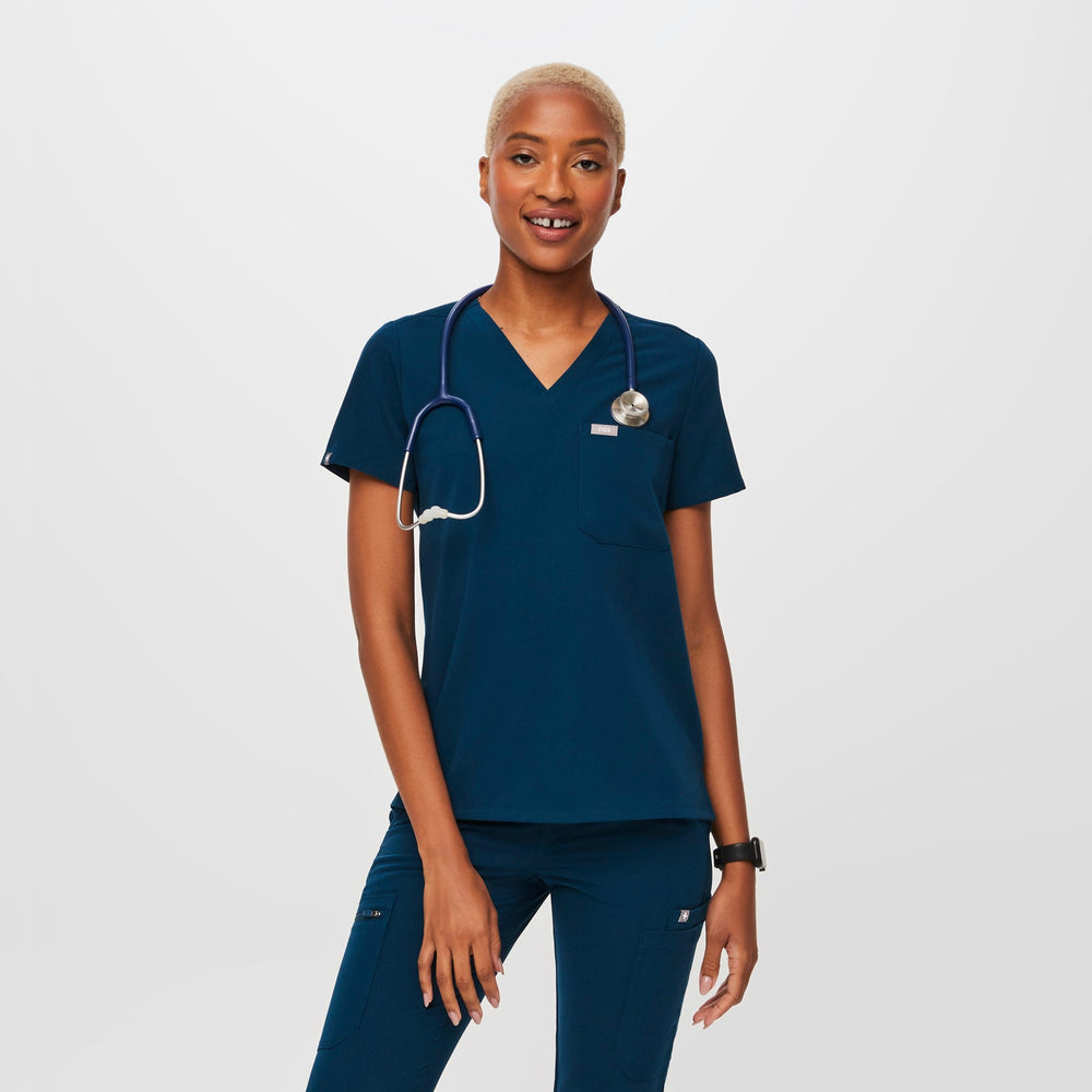 women's Deep Reef Catarina Petite - One-Pocket Scrub Top‚Ñ¢