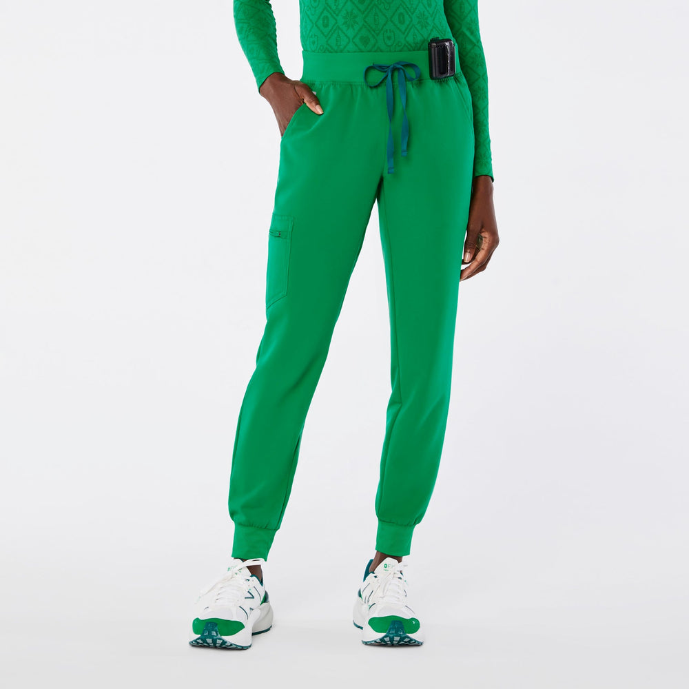 women's Evergreen Zamora Petite Jogger Scrub Pant‚Ñ¢