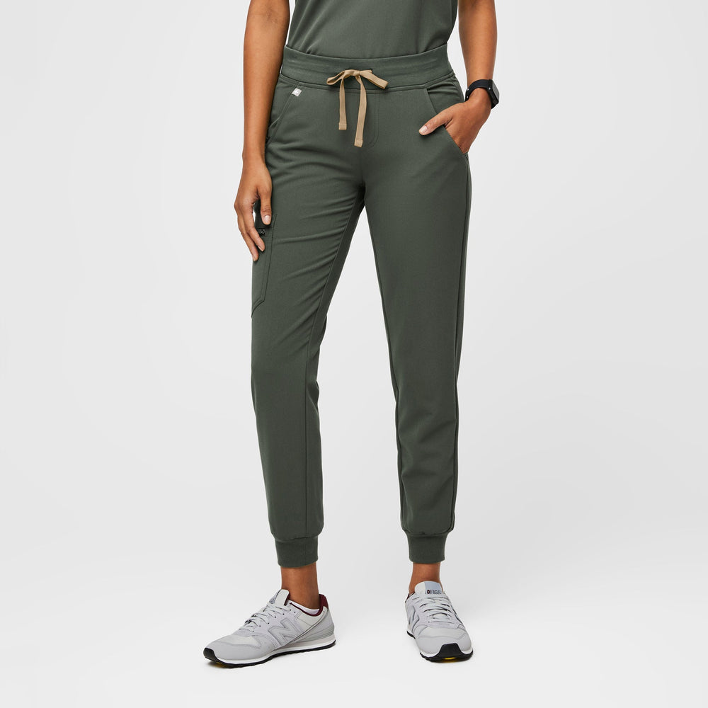 women's Moss Zamora - Petite Jogger Scrub Pant‚Ñ¢