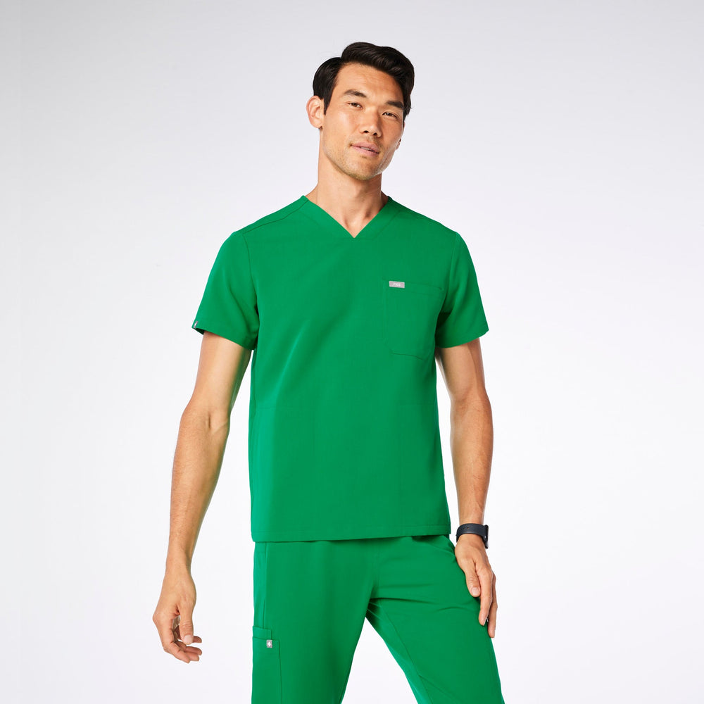 men's Evergreen Chisec - Three-Pocket Scrub Top‚Ñ¢