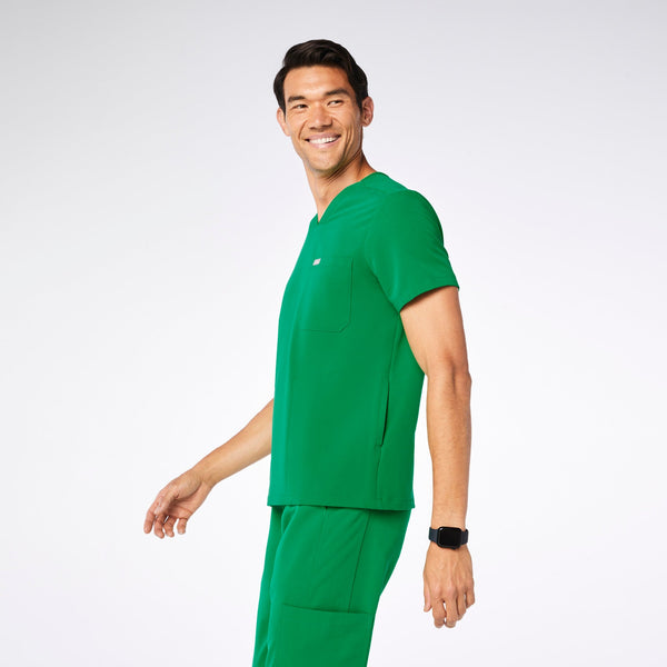 men's Evergreen Chisec - Three-Pocket Scrub Top‚Ñ¢