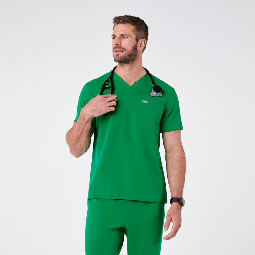 men's Evergreen Leon - Three-Pocket Scrub Top‚Ñ¢