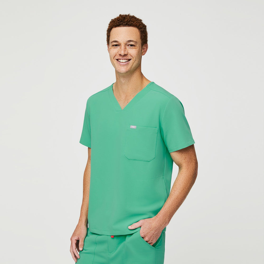 Men's Surgical Green Chisec™ - Three-Pocket Scrub Top