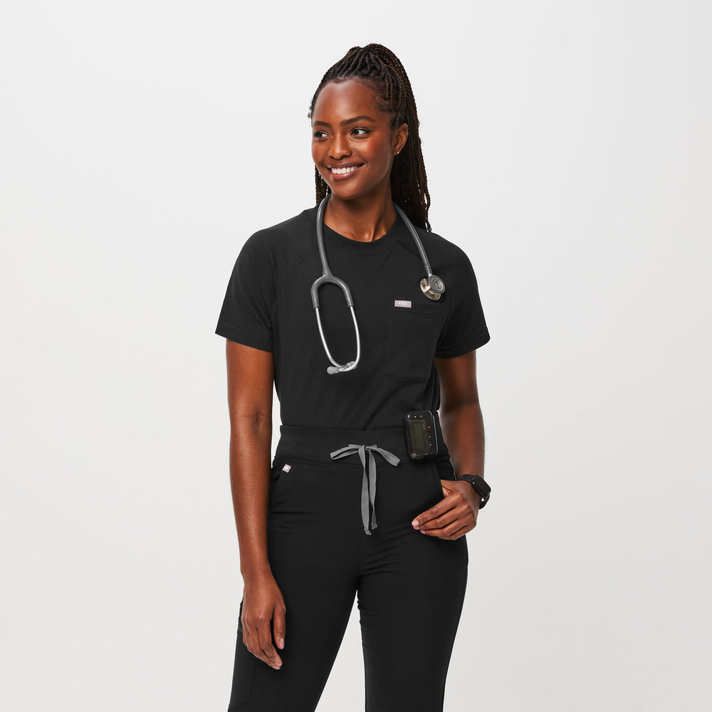 women's Black Salta - Seamless Shortsleeve Underscrub