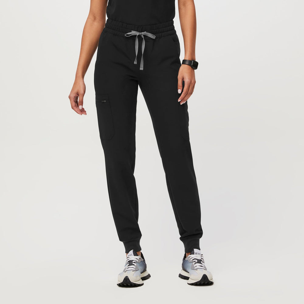 women's Black Uman Relaxed - Petite Jogger Scrub Pants
