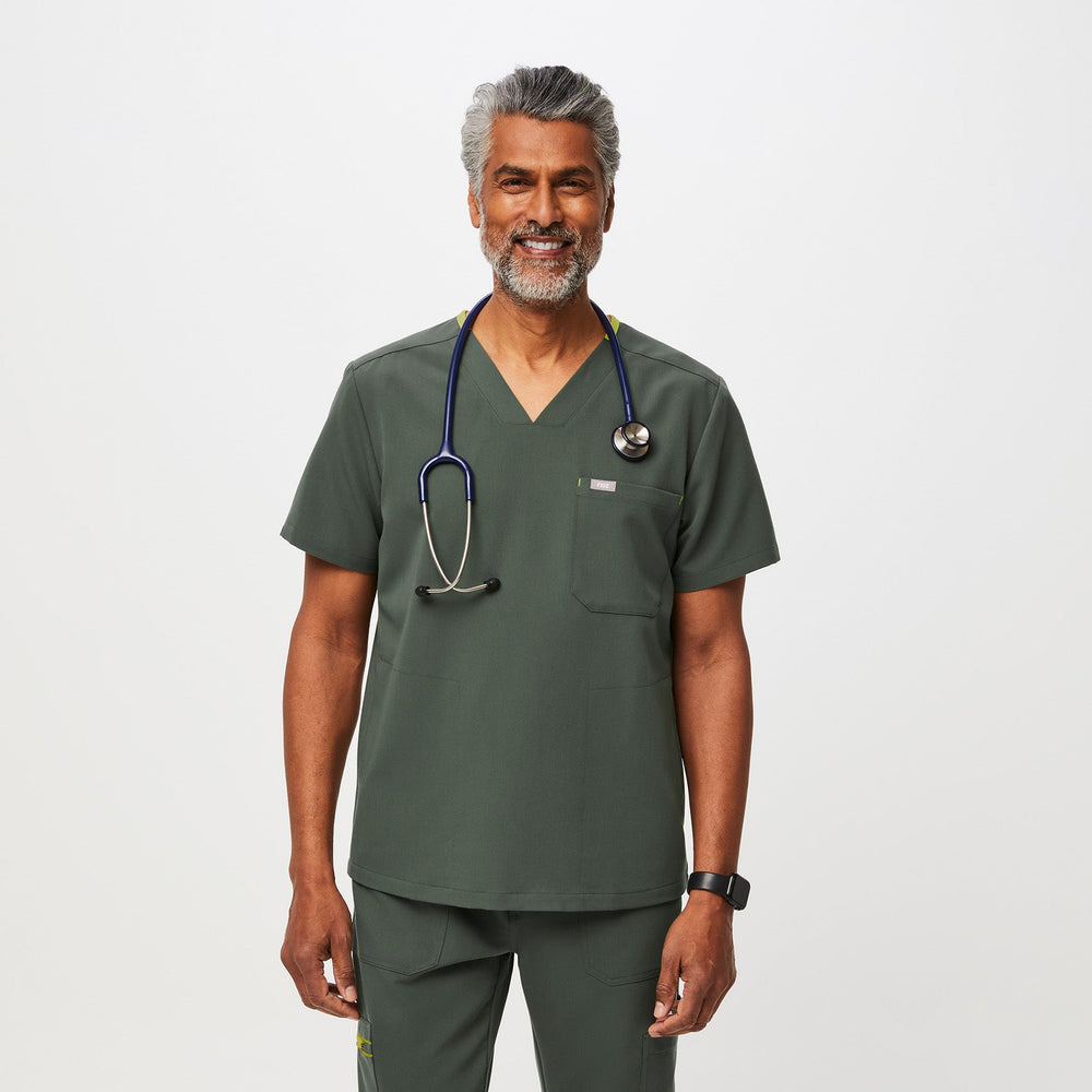 men's Moss Chisec™ -Three-Pocket Scrub Top