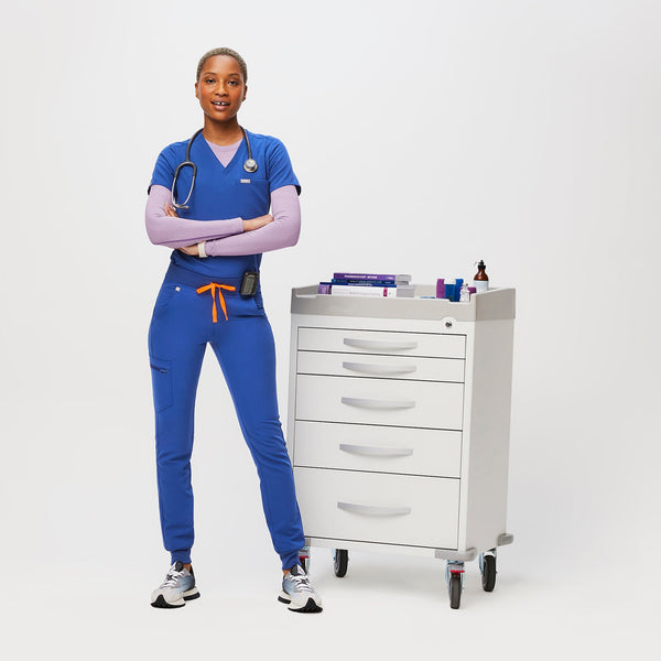 women's Winning Blue Zamora™ - Petite Jogger Scrub Pants